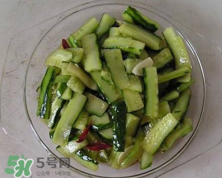 刀拍涼拌黃瓜怎么做？最簡(jiǎn)單的涼拌黃瓜