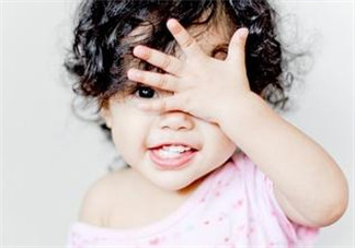 寶寶總是拿手揉眼睛是怎么了？寶寶眼睛癢怎么處理？