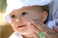 夏日海邊寶寶游泳怎么防曬？海邊親子游泳防曬注意事項