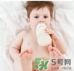 奶酪酸奶能給寶寶補(bǔ)鈣嗎？如何為寶寶選擇奶制品補(bǔ)鈣？