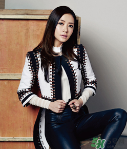 熊黛林求子心切 龍母廟磕100個(gè)響頭 熊黛林求子心切 龍母廟磕100個(gè)響頭