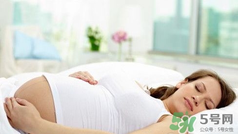 孕期什么睡姿對(duì)寶寶好？孕期怎么睡對(duì)胎兒好？