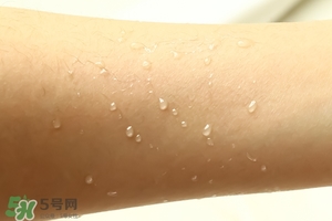 ajuste防曬噴霧哪個(gè)顏色好？ajuste防曬噴霧藍(lán)色綠色白色區(qū)別