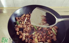 別人家的室友！成都女孩為室友帶了一盆冷吃兔