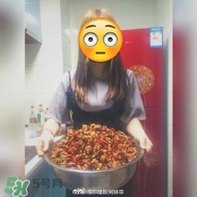 別人家的室友！成都女孩為室友帶了一盆冷吃兔