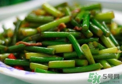 蒜薹跟什么相克？蒜薹不能和什么一起吃