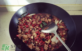 別人家的室友！成都女孩為室友帶了一盆冷吃兔