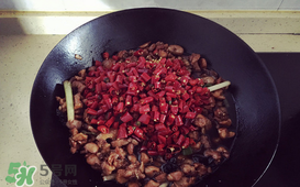 別人家的室友！成都女孩為室友帶了一盆冷吃兔