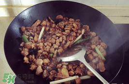 別人家的室友！成都女孩為室友帶了一盆冷吃兔