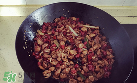 別人家的室友！成都女孩為室友帶了一盆冷吃兔