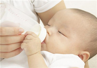寶寶溢奶怎么辦？寶寶溢奶怎么做？