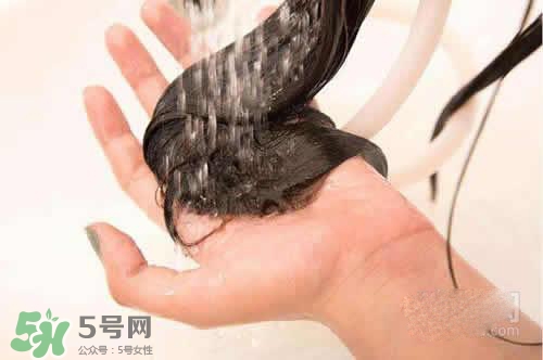 用染發(fā)膏前要不要洗頭？用染發(fā)膏要提前幾天洗頭？