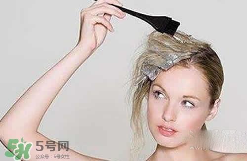 用染發(fā)膏前要不要洗頭？用染發(fā)膏要提前幾天洗頭？