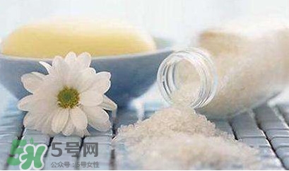 食用鹽可以洗臉嗎？用食用鹽洗臉好嗎？