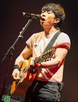 趙雷回應(yīng)演唱會(huì)爆粗口事件 趙雷發(fā)微博道歉 趙雷回應(yīng)演唱會(huì)爆粗口事件 趙雷發(fā)微博道歉