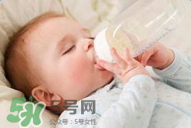 寶寶溢奶怎么辦？寶寶溢奶怎么做？