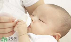 寶寶溢奶怎么辦？寶寶溢奶怎么做？