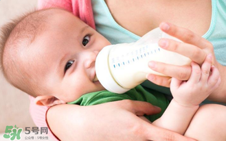 寶寶溢奶怎么辦？寶寶溢奶怎么做？