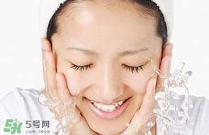 食用鹽可以洗臉嗎？用食用鹽洗臉好嗎？