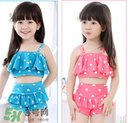 兒童泳衣連體好還是分體好？?jī)和疽履膫€(gè)款式好？