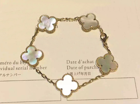 梵克雅寶四葉草項(xiàng)鏈哪個(gè)顏色好看？有玫瑰金的嗎