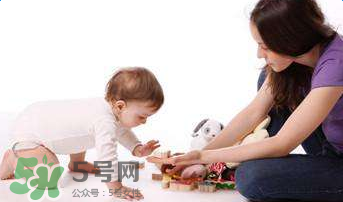 一歲寶寶玩什么游戲好？一歲寶寶適合玩什么游戲？