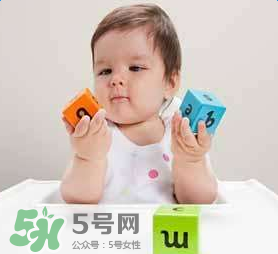 一歲寶寶玩什么游戲好？一歲寶寶適合玩什么游戲？