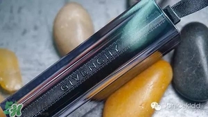 紀梵希禁忌之吻16和嬌蘭小黑裙007哪個好? 紀梵希禁忌之吻16和嬌蘭小黑裙007哪個好?