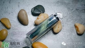 紀梵希禁忌之吻16和嬌蘭小黑裙007哪個好? 紀梵希禁忌之吻16和嬌蘭小黑裙007哪個好?