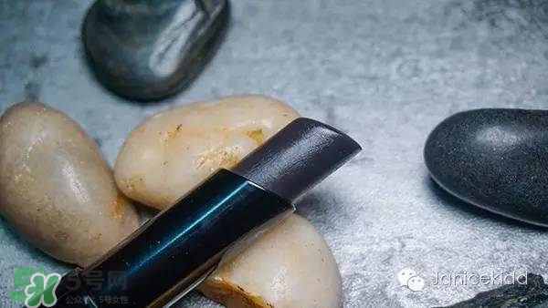 紀梵希禁忌之吻16和嬌蘭小黑裙007哪個好? 紀梵希禁忌之吻16和嬌蘭小黑裙007哪個好?