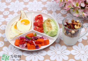 甜瓜能和酸奶一起吃嗎？吃完甜瓜可以喝酸奶嗎？