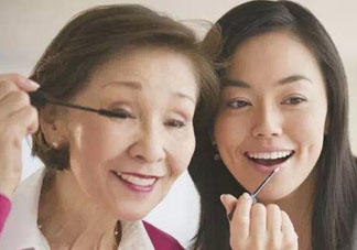 母親節(jié)可以送包包嗎？2017年母親節(jié)送什么包包好？