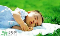 寶寶曬太陽怎么曬？最佳的曬太陽時間