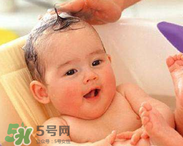 嬰兒洗頭怎么洗？嬰兒洗頭注意事項(xiàng)