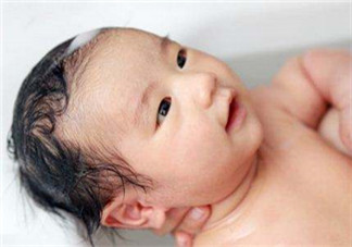 嬰兒洗頭怎么洗？嬰兒洗頭注意事項(xiàng)