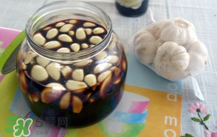 蒜頭泡醋有什么功效？蒜頭泡醋的功效和做法