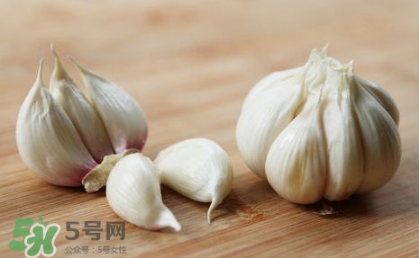 蒜頭發(fā)芽了還能吃嗎？蒜頭發(fā)芽了芽心能吃嗎