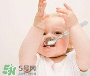 寶寶吃魚肝油什么時間吃最好？嬰兒吃魚肝油吃到什么時候？