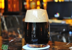 喝黑啤酒有什么好處？黑啤酒的功效與作用