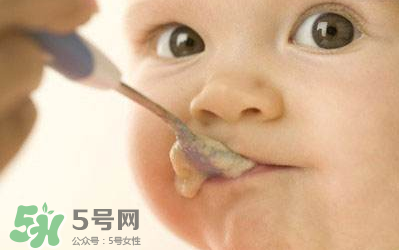 寶寶吃米粉拉綠便便怎么回事？寶寶吃米粉拉綠色要緊嗎？