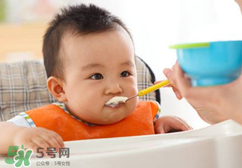 寶寶吃米粉拉綠便便怎么回事？寶寶吃米粉拉綠色要緊嗎？