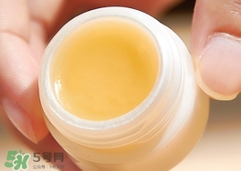 Blistex碧唇小白罐和小藍(lán)罐哪個(gè)好？百蕾適小白罐和小藍(lán)罐對(duì)比