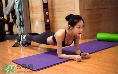 平板支撐多久算合格？平板支撐能減肥嗎？