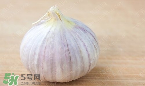 蒜頭不能和什么一起吃？大蒜不能跟什么一起吃