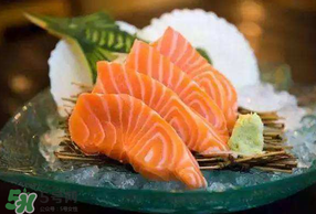 三文魚不能和什么一起吃？三文魚和什么相克？