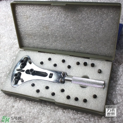 dw手表怎么換電池？dw丹尼爾惠靈頓手表?yè)Q電池步驟