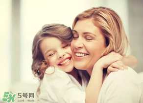 2017年母親節(jié)送什么口紅？2017年送媽媽口紅什么顏色好？