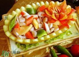 甜瓜和海鮮能一起吃嗎？吃海鮮能吃香瓜嗎？