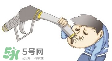 把自己關(guān)在冰柜聞汽油 直到遺體腐爛才被發(fā)現(xiàn) 把自己關(guān)在冰柜聞汽油 直到遺體腐爛才被發(fā)現(xiàn)