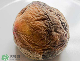 ?桃子發(fā)霉了還可以吃嗎？吃了發(fā)霉的桃子怎么辦？